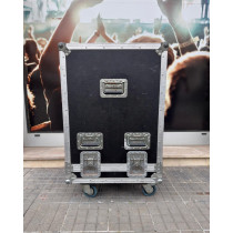 FLIGHT CASE CON MOBILE INTERNO IN LEGNO 16 UNITA' COMPLETO DI MULTIPRESA E SPINA CEE E RUOTE - Usato